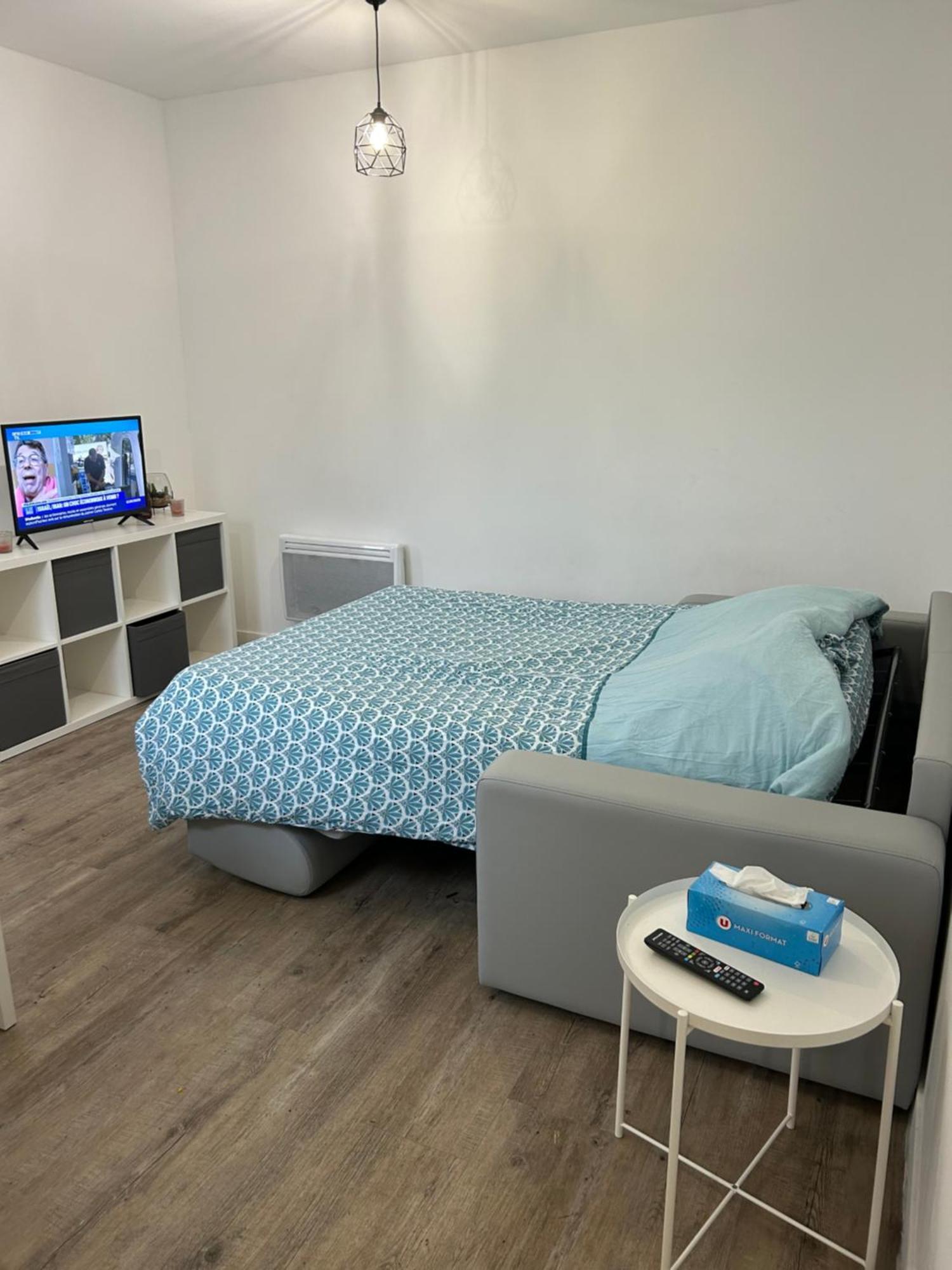 Superbe Studio Meuble Avec Parking Maubeuge Buitenkant foto